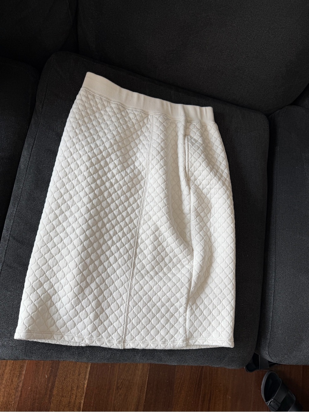 UNIQLO textured quilted skirt
